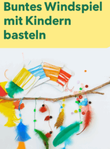 Windspiel mit Federn und Perlen basteln