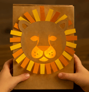Tierlaternen aus Kraftpapiertüten basteln - Löwe